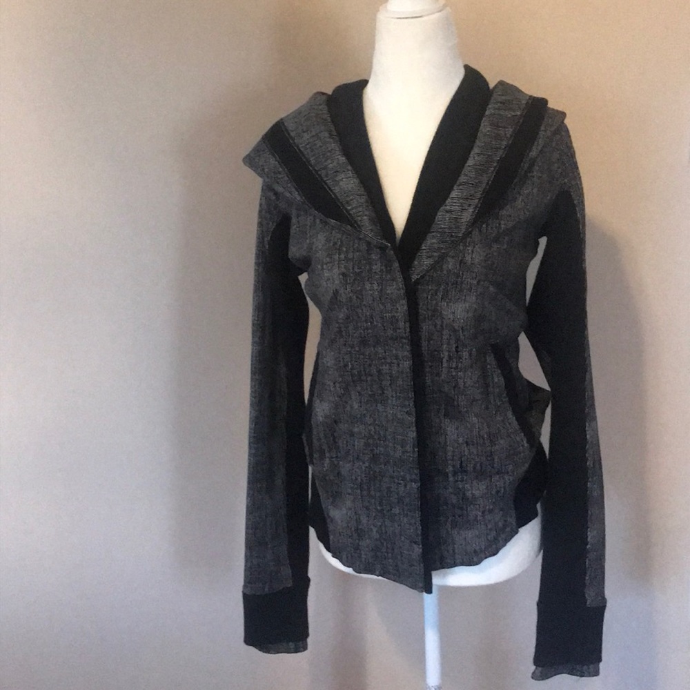 Lululemon jacket GUC size 12